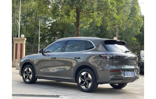 Geely Galaxy E5 2WD, 2025 (7), модель 2026 года, пробег 4 тысячи км